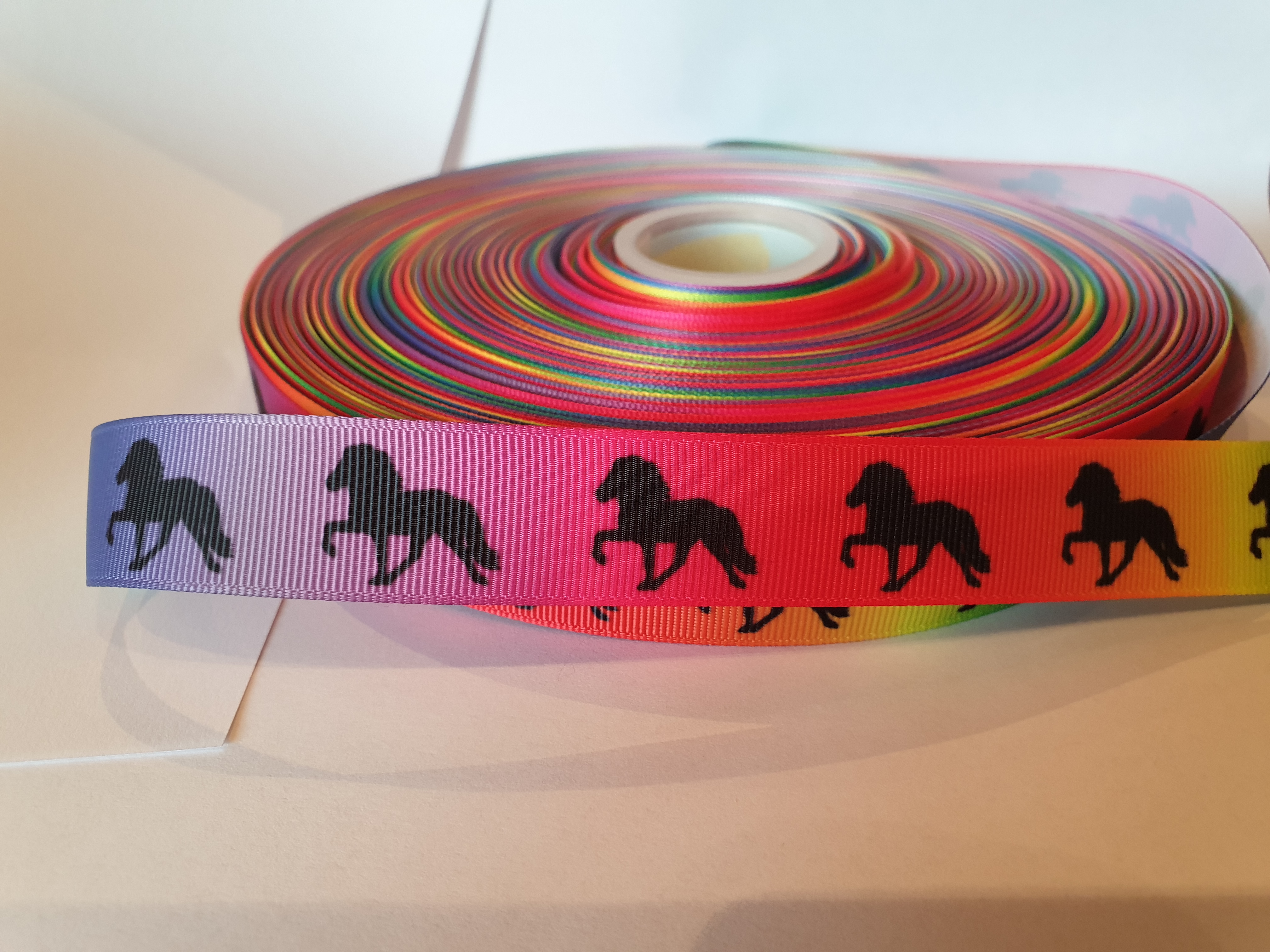 Ripsband mit Regenbogenverlauf